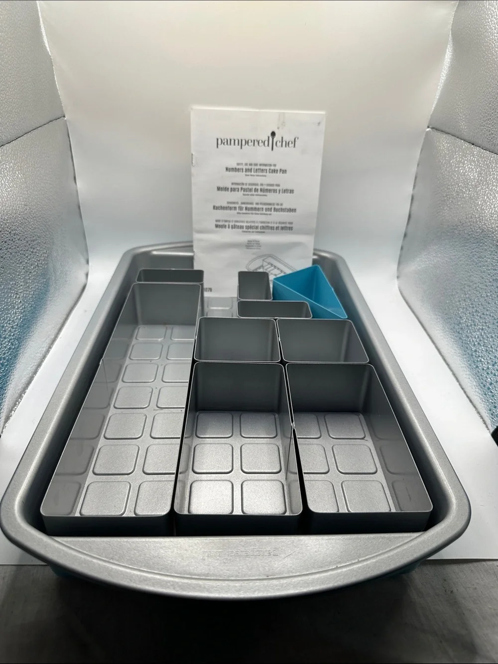 Pampered Chef Number and Cake Pan teal/ Gray